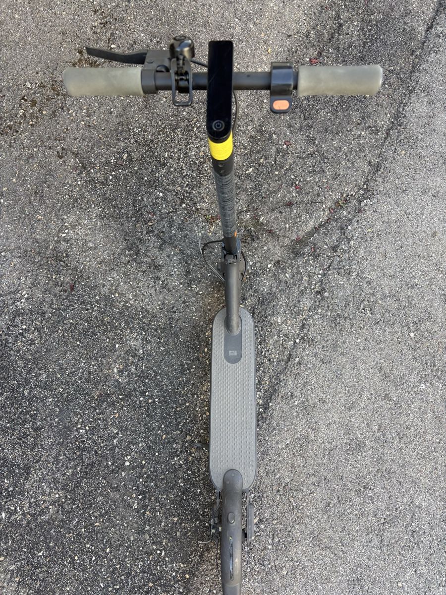Xiaomi Kickboard: Xiaomi Mi Electric Scooter Essential – Usato da La Chaux-de-Fonds venduto da hug_y9hf 2