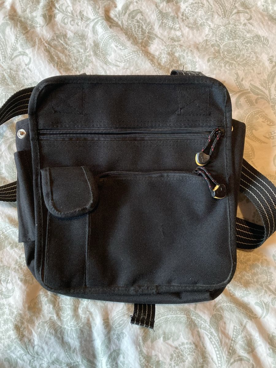 Puma Borse: Puma Umhänge Tasche mit extra vielen fächern – Usato da Mülenen venduto da Rapunzel99 1
