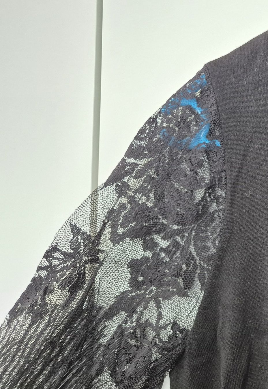 Only Maglioni & Felpe: ONLY Langarm-Shirt, schwarz, S, mit Spitzenärmeln – Usato da Münchenstein venduto da Trinity 2