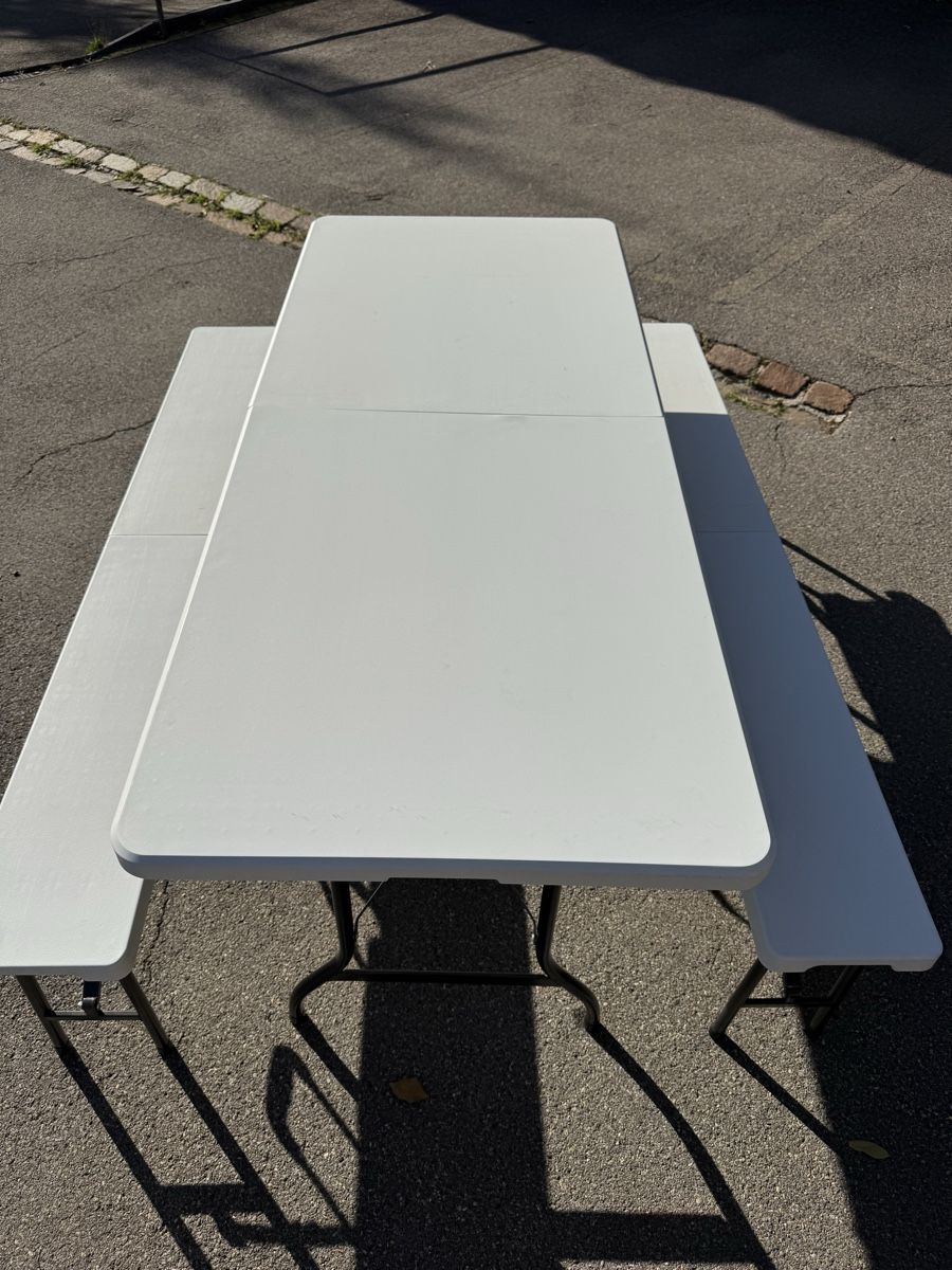 Set di tavolo e panche: Festbank Kunststoff  – Usato da Männedorf venduto da m.lutz 1