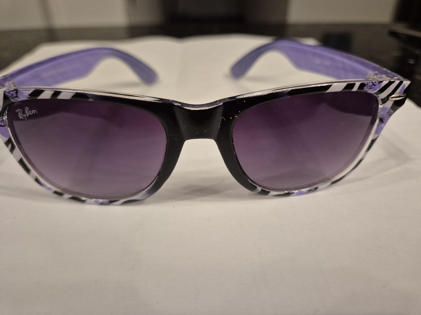Colori: Sonnenbrille lilafarben – Nuovo (secondo la descrizione) da Niederglatt ZH venduto da Harvest 1