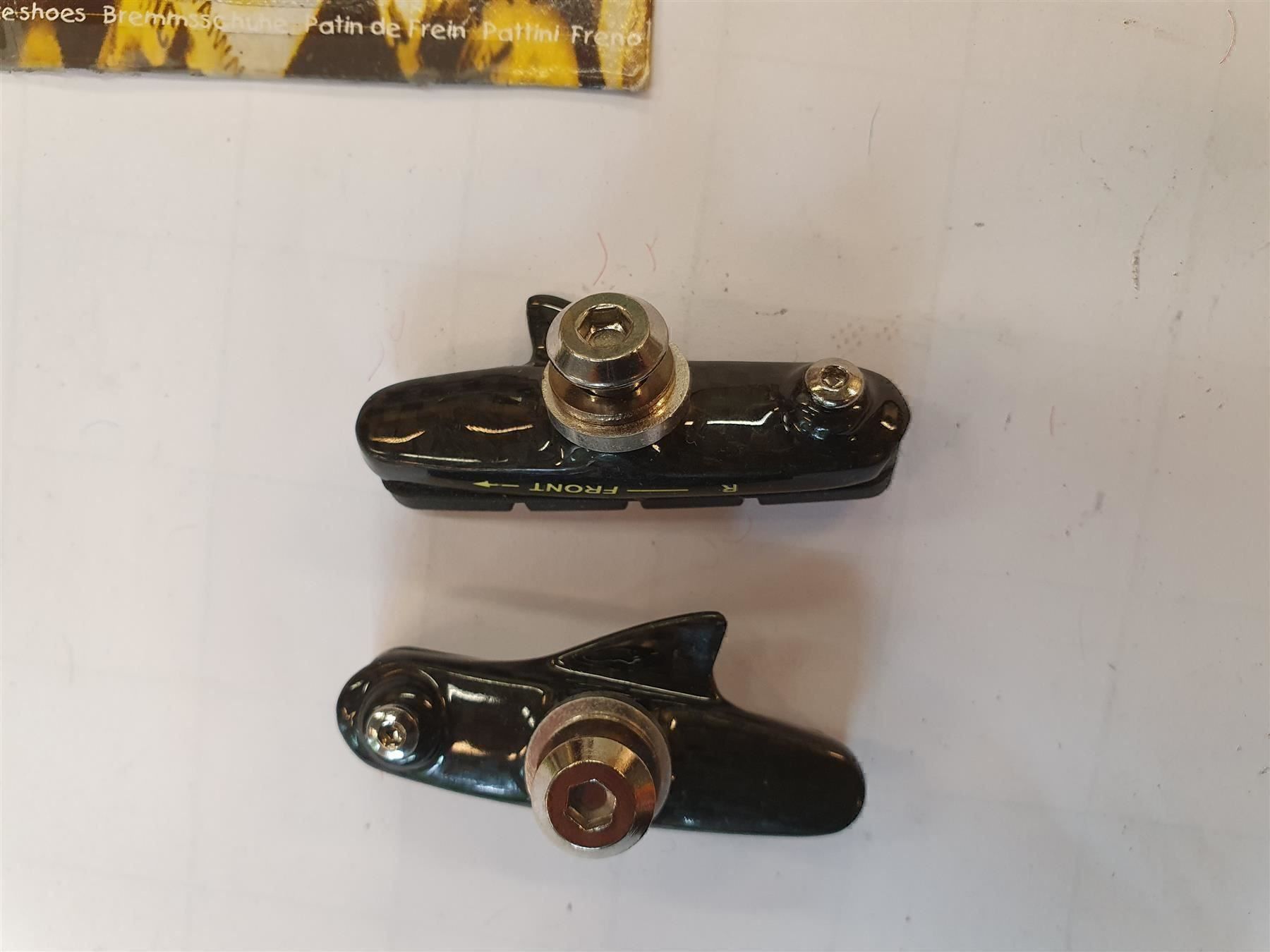 Pezzi di ricambio: Rennrad Bremsschuhe aus Carbon Set – Usato da Bern venduto da schatzheber 2