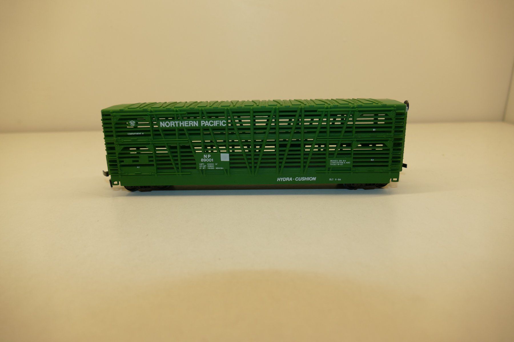IHC Modelleisenbahnen: IHC H0: US Box Car Northern Pacific – Neu und originalverpackt aus Niederhasli von rail-duerst 2