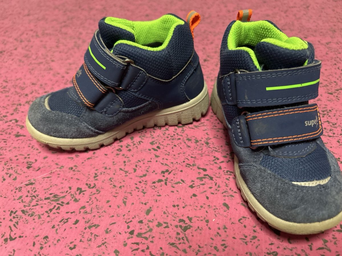 Superfit Chaussures garçon: Kinderschuhe superfit Grösse 24 – D'occasion à Uznach par nerkic 2