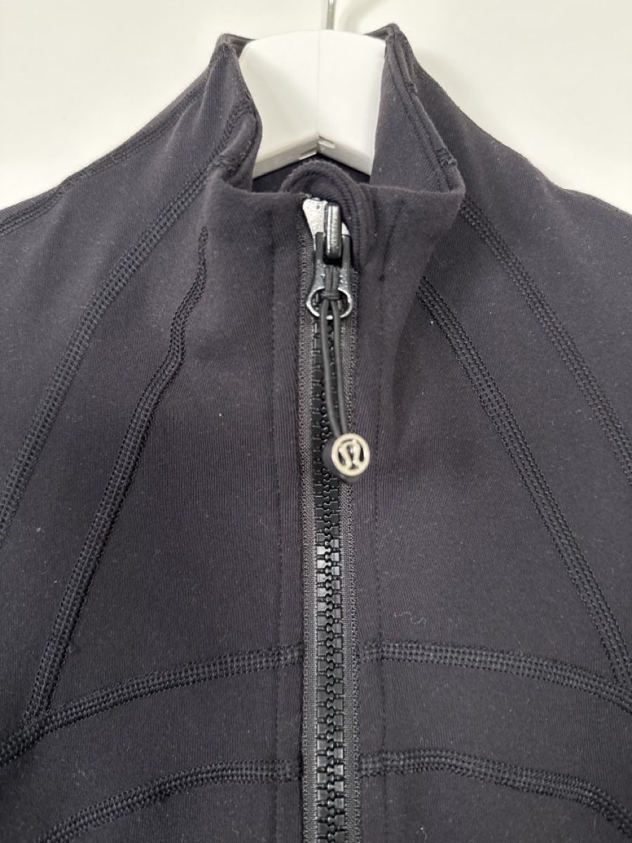 Lululemon Giacche: Lululemon Define Jacket in Black in Size 4 – Usato da Lachen SZ venduto da cvs_5g7c 1