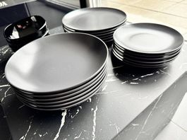 Lot de 18 assiettes 