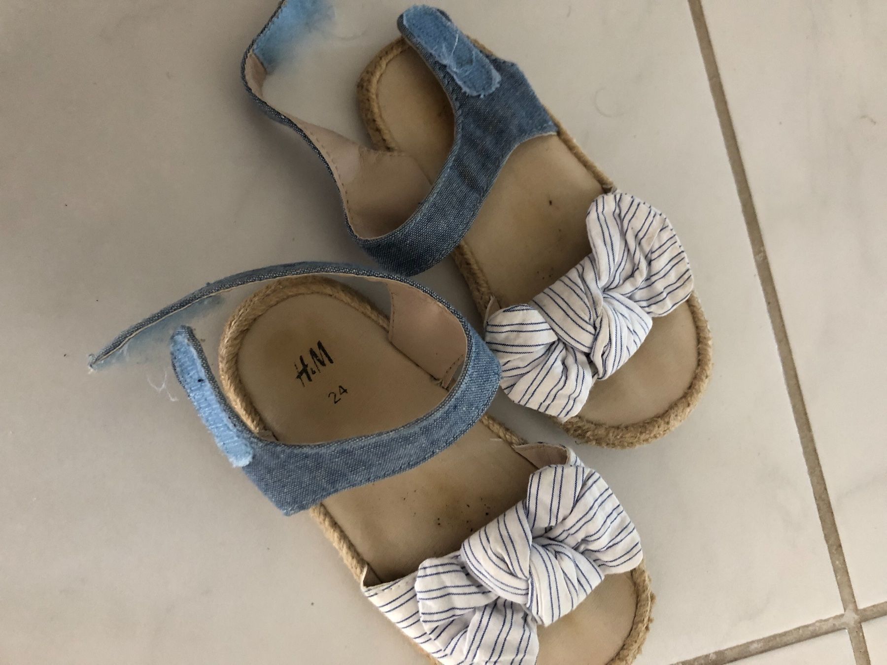 Scarpe per ragazze: Sandales fille taille 24 – Usato da MARLY venduto da AISLEE