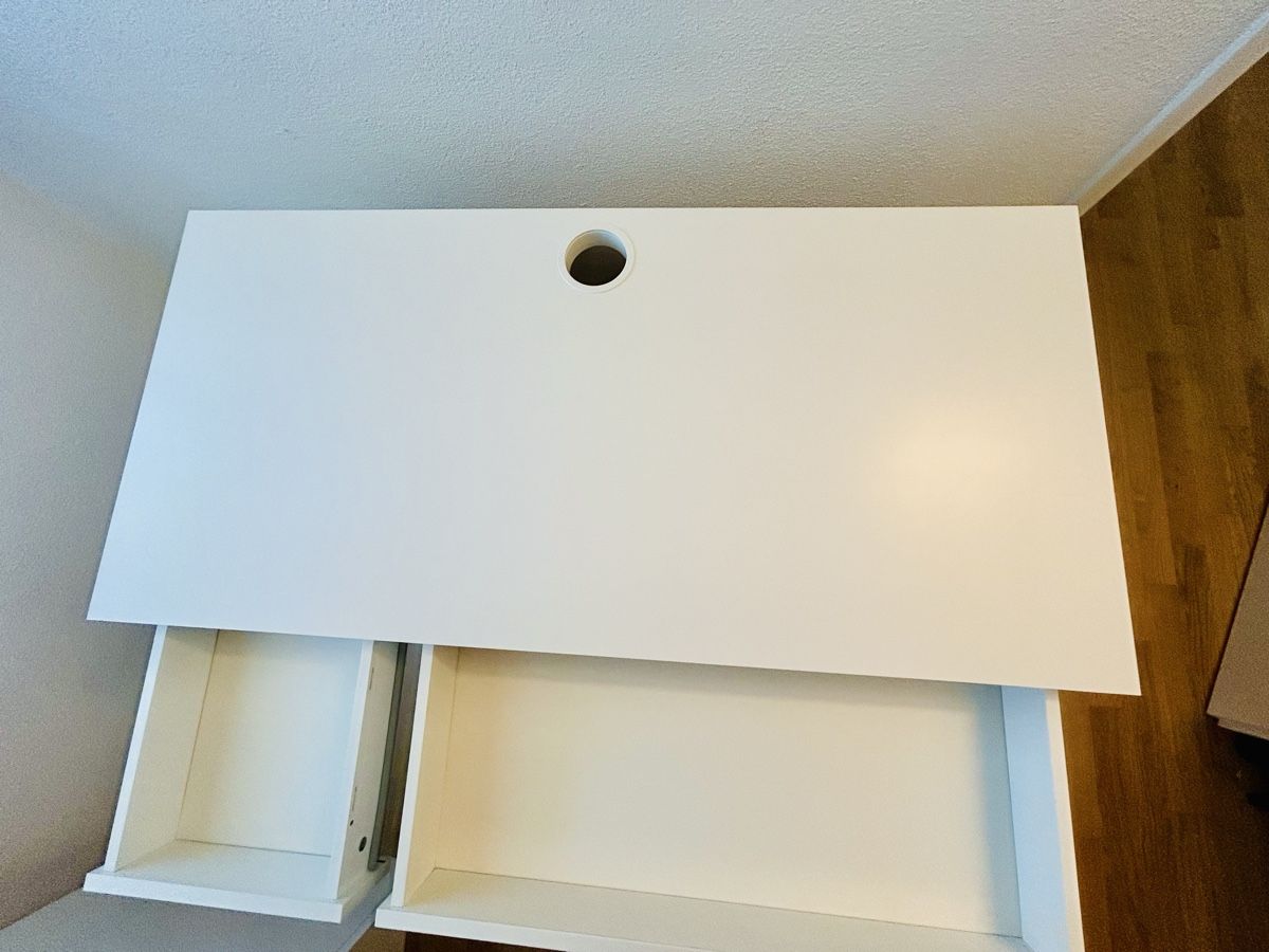 Ikea Scrivanie: Schreibtisch Ikea Micke mit Korpus – Usato da Winterthur venduto da nil_x89f 2
