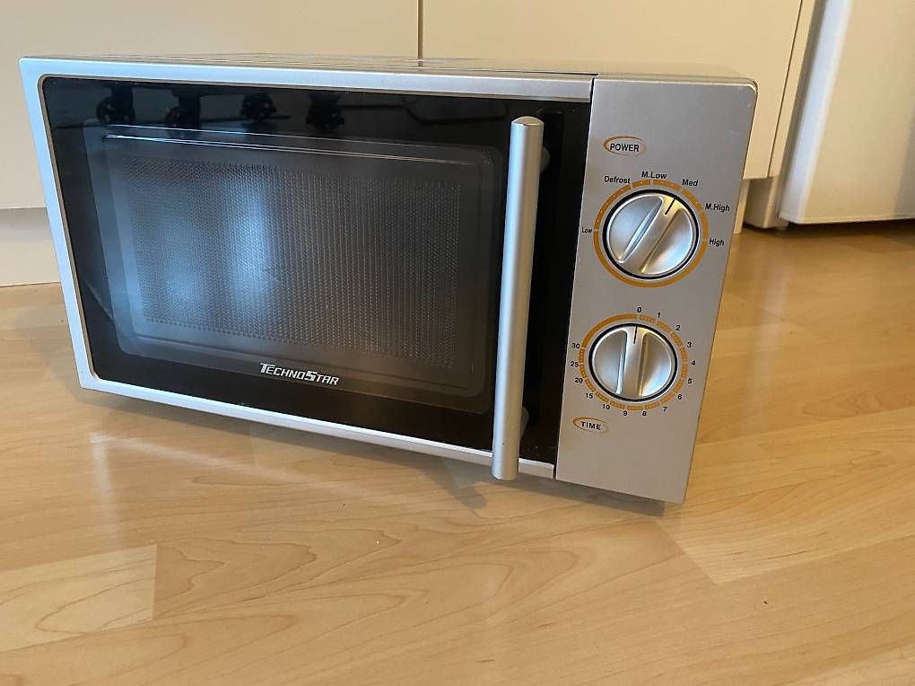 Appareils de cuisine: Mikrowelle Technostar 700 Watt – D'occasion à Maur par timmy64