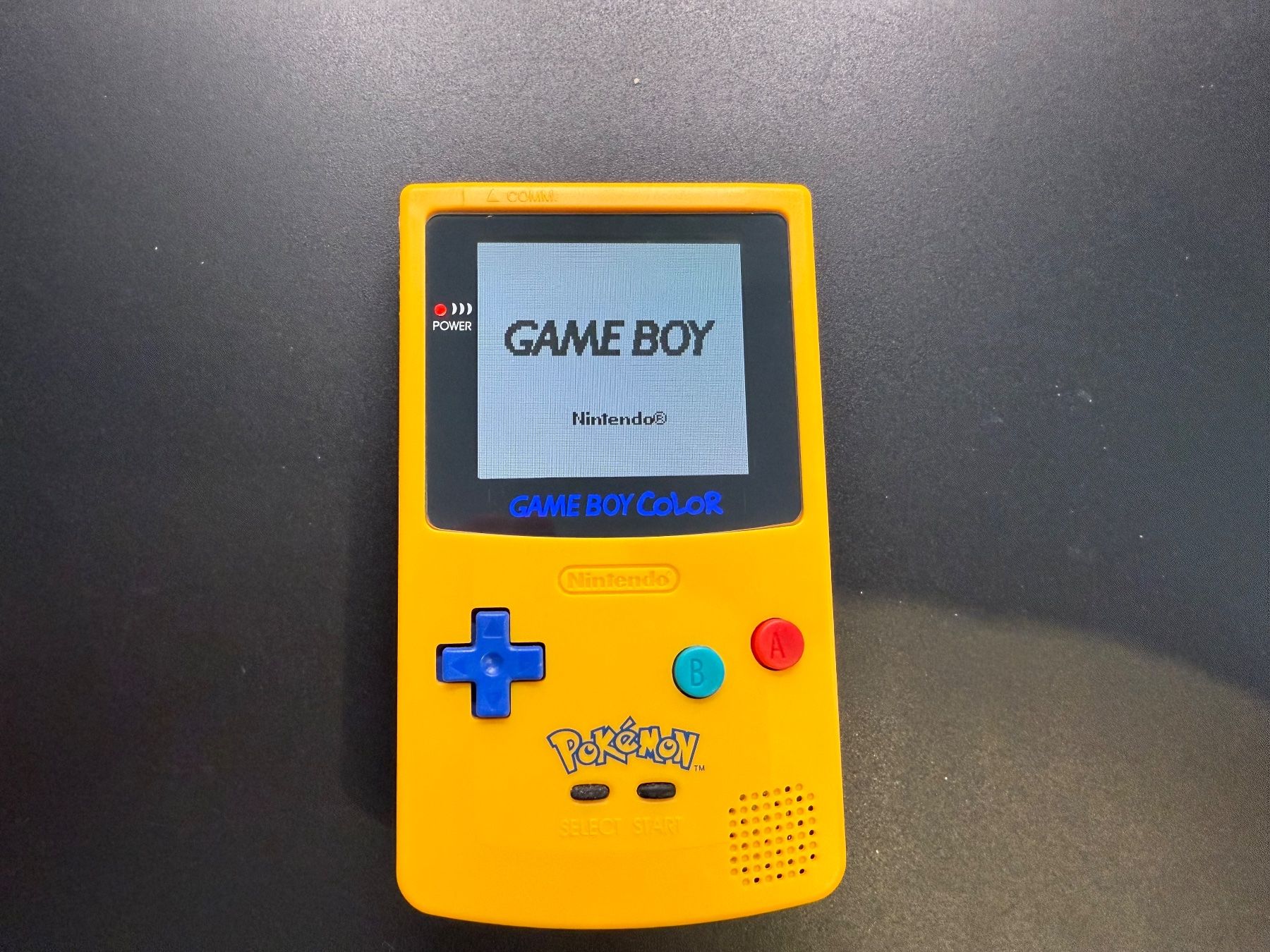 Nintendo Konsolen: Game Boy Color - Pokémon Edition - IPS Display – Gebraucht aus Inwil von