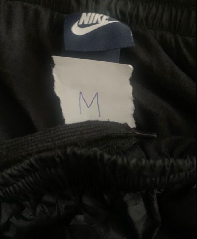 Nike Hosen: Nike Trackpants, Size M, baggy – Gebraucht aus Münchenstein von Alpinevintage 1