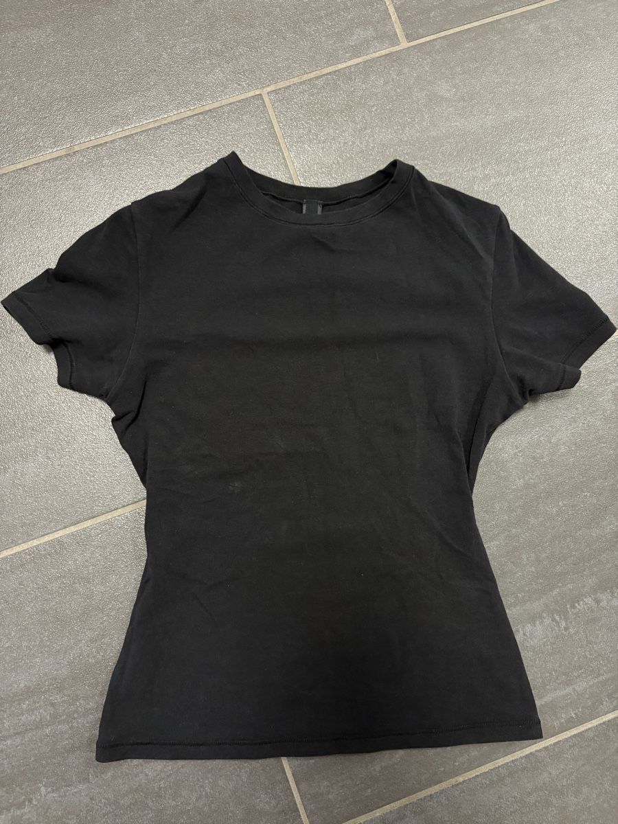 Skims T-shirts: SKIMS T-Shirt S – D'occasion à Rümlang par svent 1