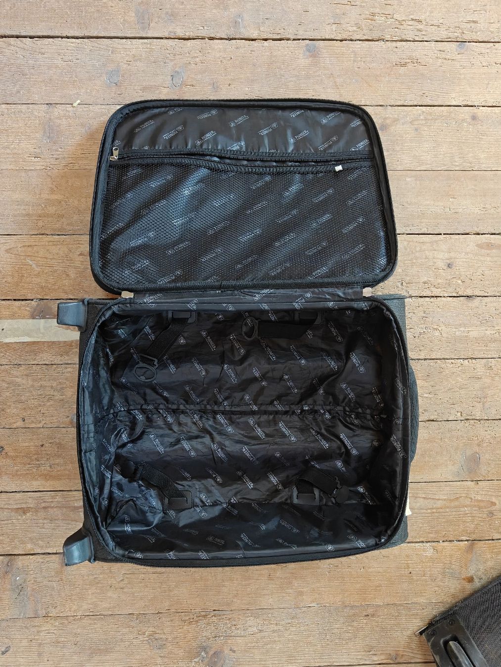 Reisekoffer: valise à roulettes  – Gebraucht aus Montricher von Timoad 1