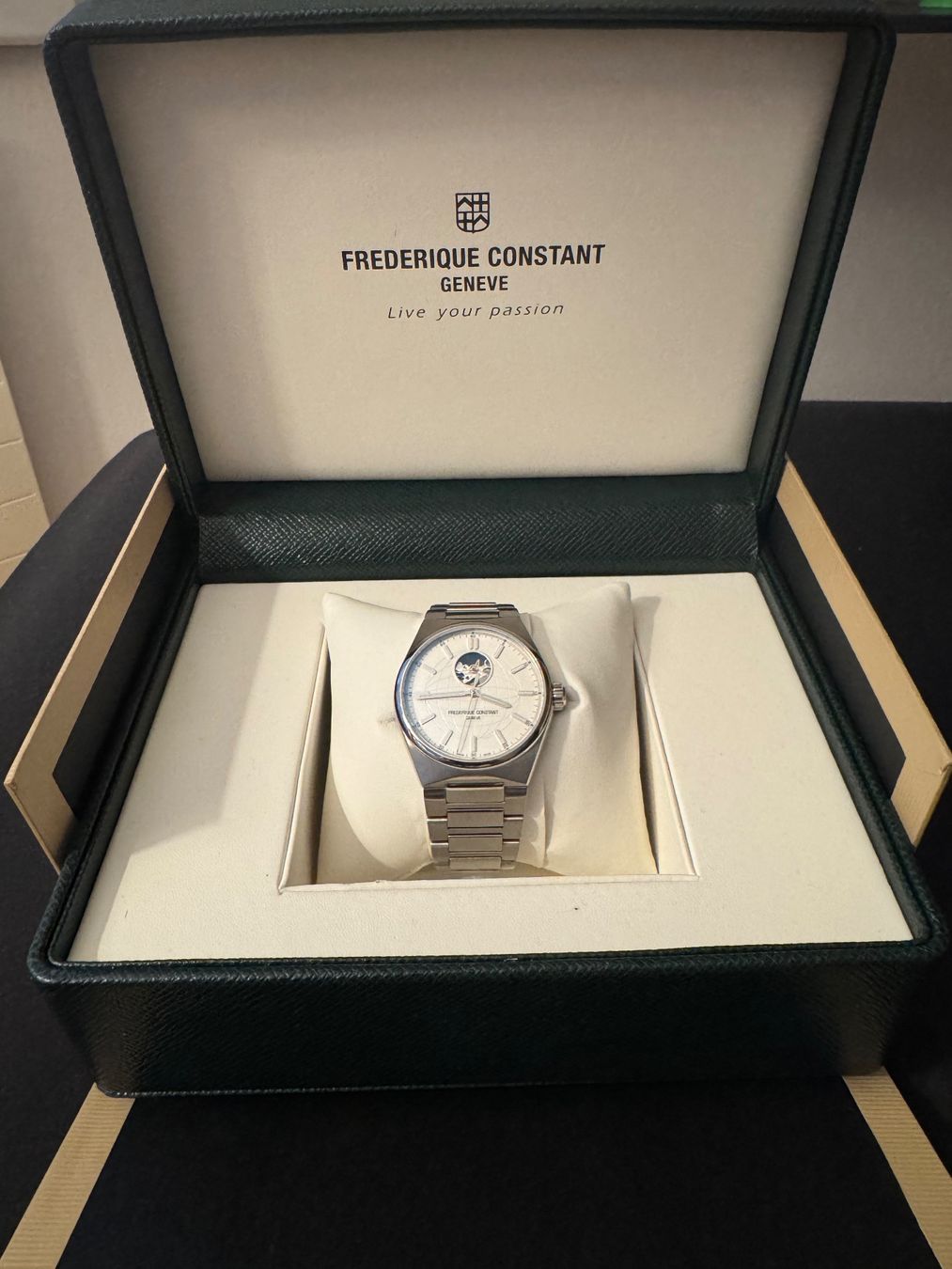 Frederique Constant Montres: Frederique Constant Highlife Heart Beat – D'occasion à Glattbrugg par inf_bg7j