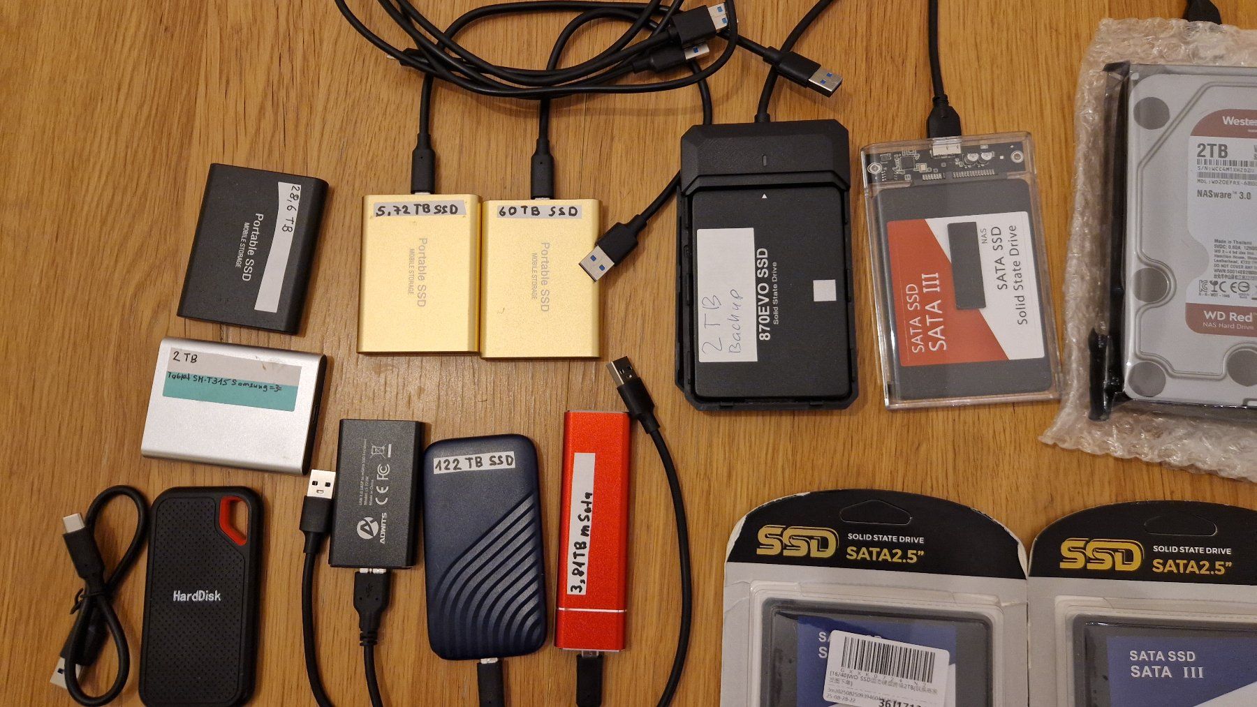 Dischi rigidi: Large Storage Lot (SSDs, HDDs, Cases & Cables) – Usato da Delémont venduto da aliGorithm 6