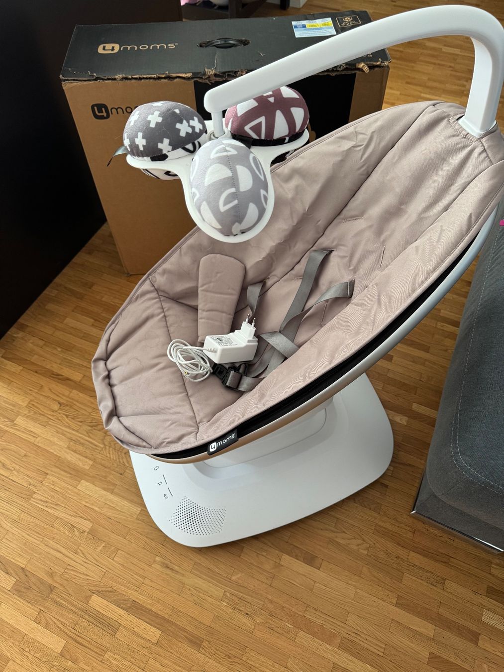 4moms Sdraiette & Sdraiette a dondolo: 4moms MamaRoo 5 Classic – Usato da Sierre venduto da bge_86yh 2