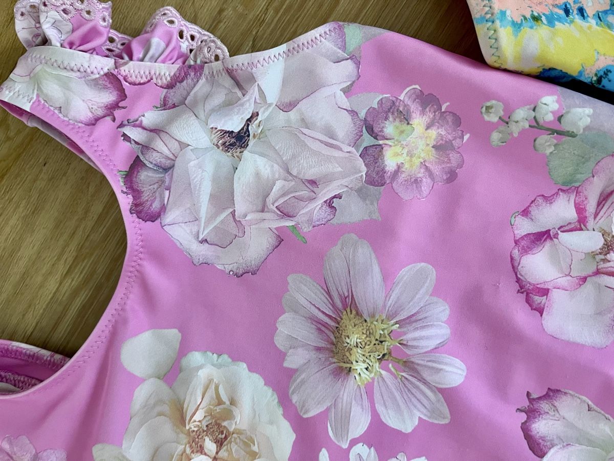 Costumi da bagno & Bikini: Badeanzüge Set Gr. 116/122 – Usato da Kradolf venduto da AlexiaEugster 2