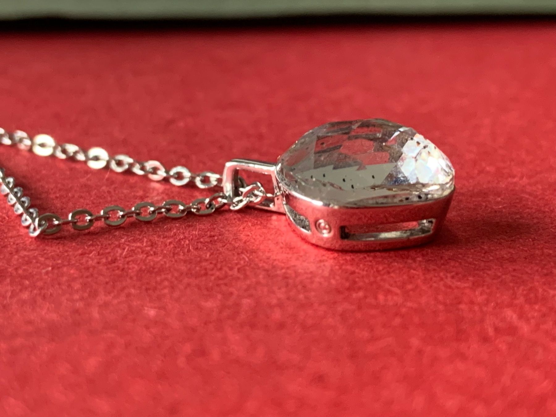 Swarovski Catenine: Swarovsky Kette leuchtend weiss – Usato da Laufen venduto da Bellebellezza 5