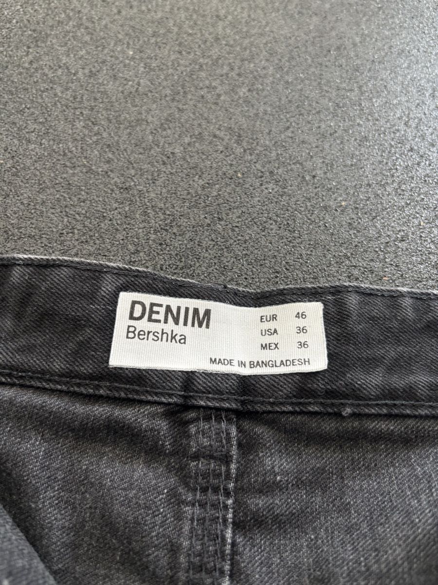 Bershka Hosen: BERSHKA Denim Shorts, Schwarz, 46 – Gebraucht aus Niederwangen BE von V.Fernandes 1