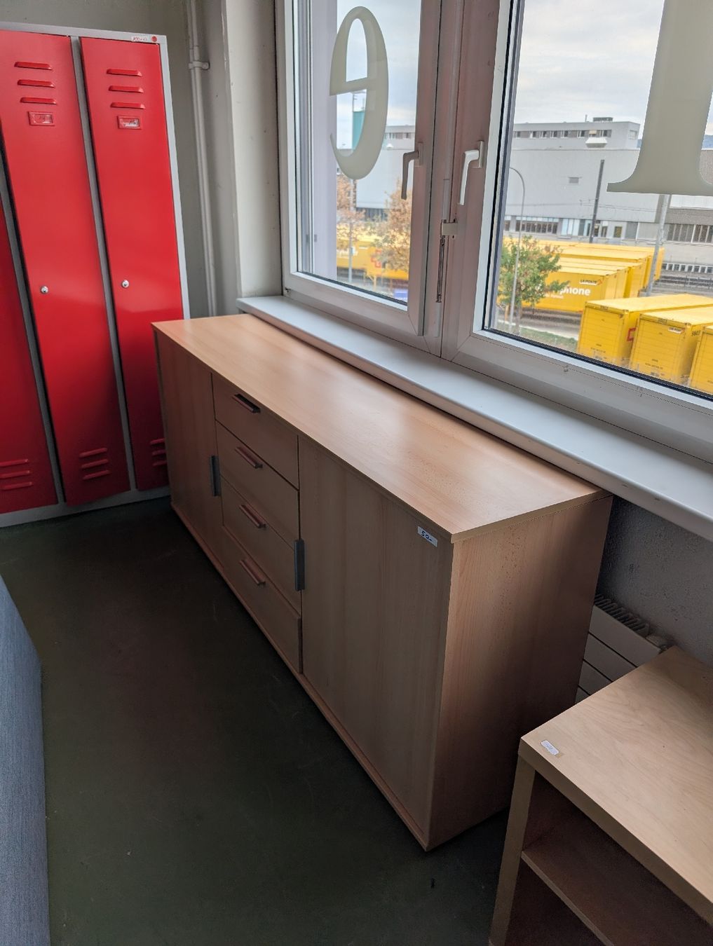 Cassettiere: Sideboard Buche-Dekor mit 4 Schubladen – Usato da Pratteln venduto da Cartonsducoeur_bl