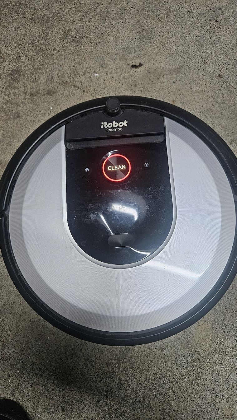 Irobot Aspirapolveri & Accessori: Robot Vacuum Roomba i7 with base station – Difettoso da Sachseln venduto da laz_65cg 1