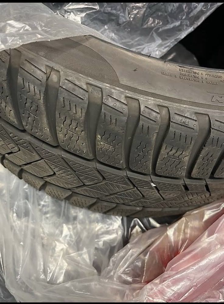 BMW Pneumatici & Ruote complete: Originale Winterreifen BMW – Usato da Balgach venduto da rap_d5xf 1