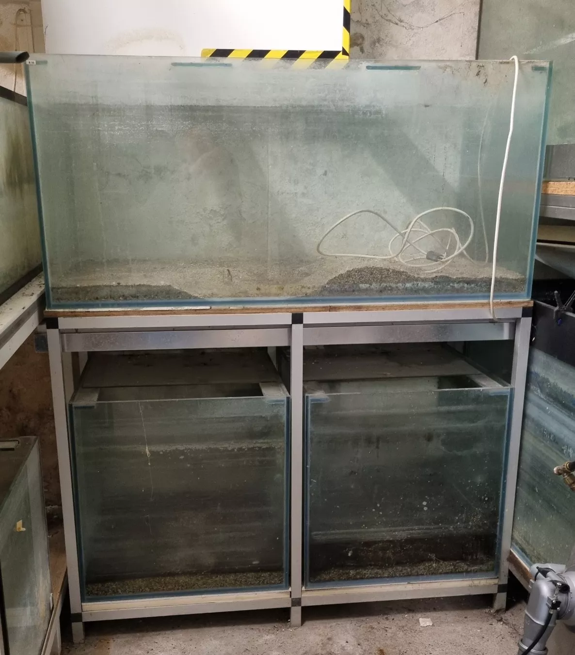 Aquarium: Regal mit 3 Aquarien – D'occasion à Oberentfelden par Myri13