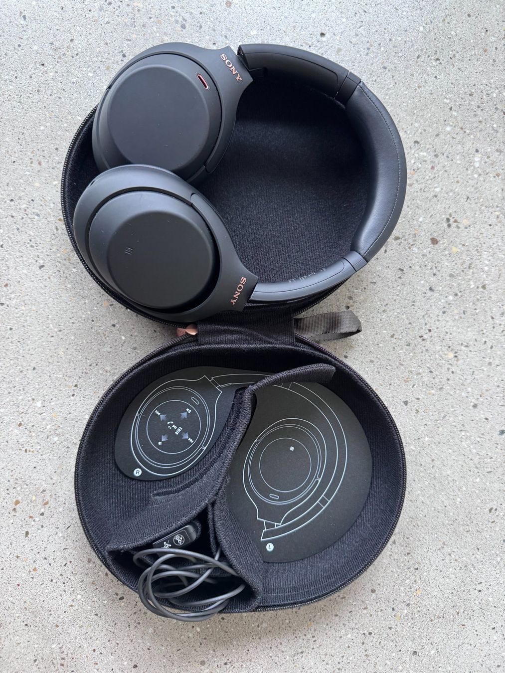 Sony Cuffie: Sony WH-1000XM4 | Neuwertig – Nuovo (secondo la descrizione) da Zürich venduto da Amad3us 1