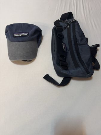 Set Patagonia marsupio e berretto blu scuro nuovi ! 