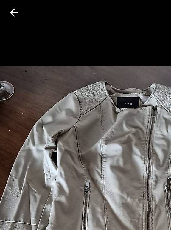 Lotti di vestiti: A vendre pantalon +veste – Usato da Les Rasses venduto da bla_c5x8 1