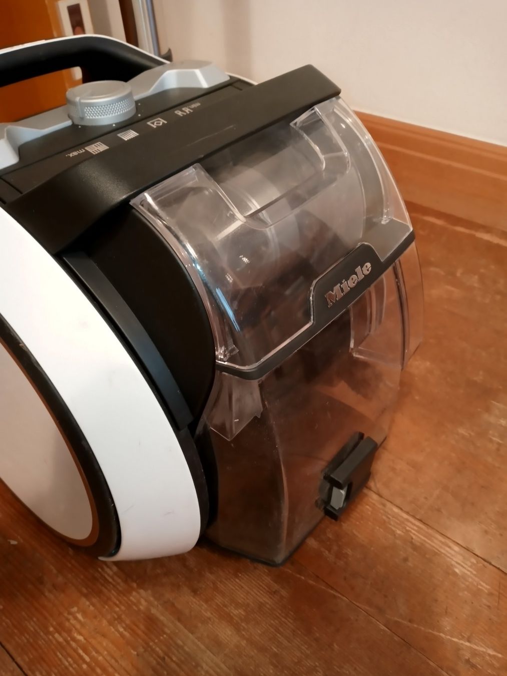 Miele Aspirapolveri & Accessori: Staubsauger Miele Boost CX1 – Usato da Prez-vers-Siviriez venduto da Monija70 1