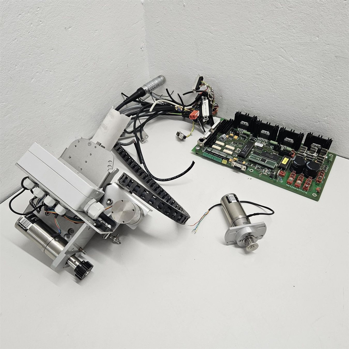 Motori: 4 x Phytron stepper Motor mit Controller – Usato da Niederdorf venduto da LeptonAG
