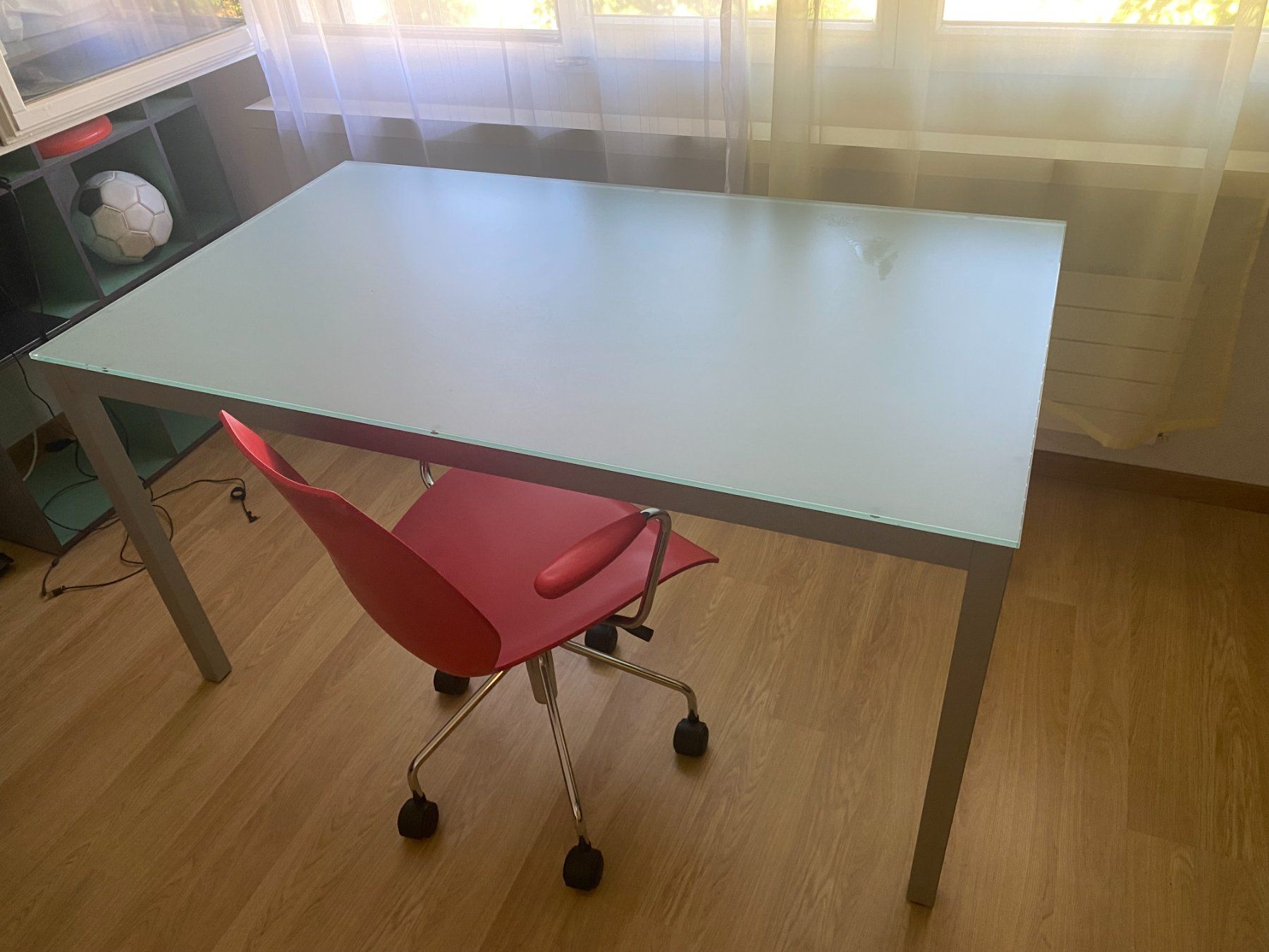 Schreibtische: Moderner Arbeitstisch mit Glas-Tischplatte – Gebraucht aus Hagendorn von Eigernw 1