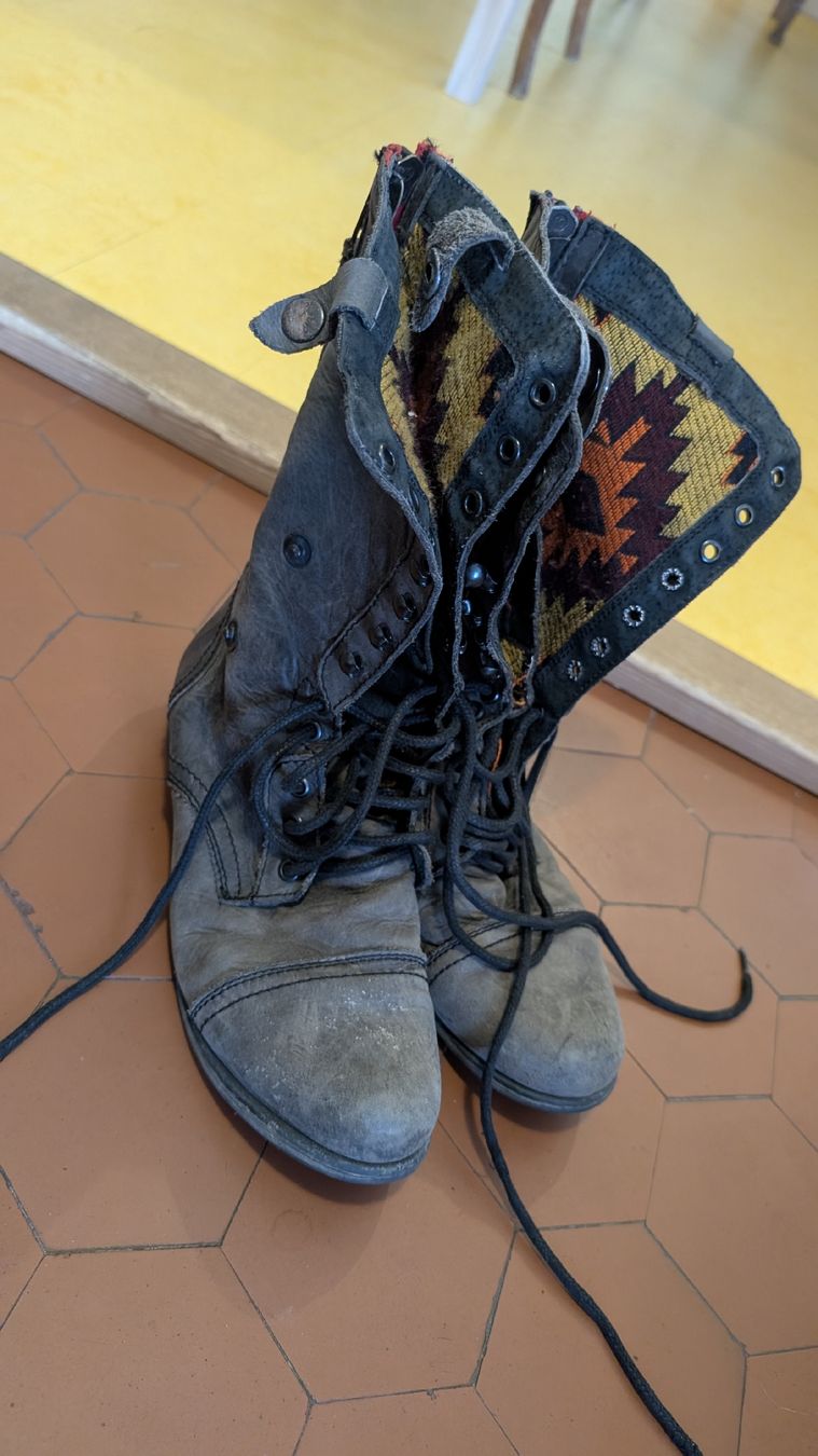 Scarpe da donna: lederstiefel boho-style – Usato da lotzwil venduto da pulfer21 2