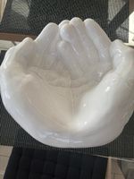 Dekorative Keramikschale in Händeform - ein Blickfang!