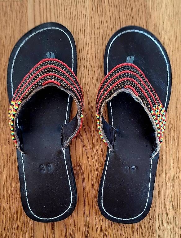 Damenschuhe: Massai Perlen Sandalen aus echtem Leder, Grösse 38 – Gebraucht aus Reinach BL von urbanfinds 2