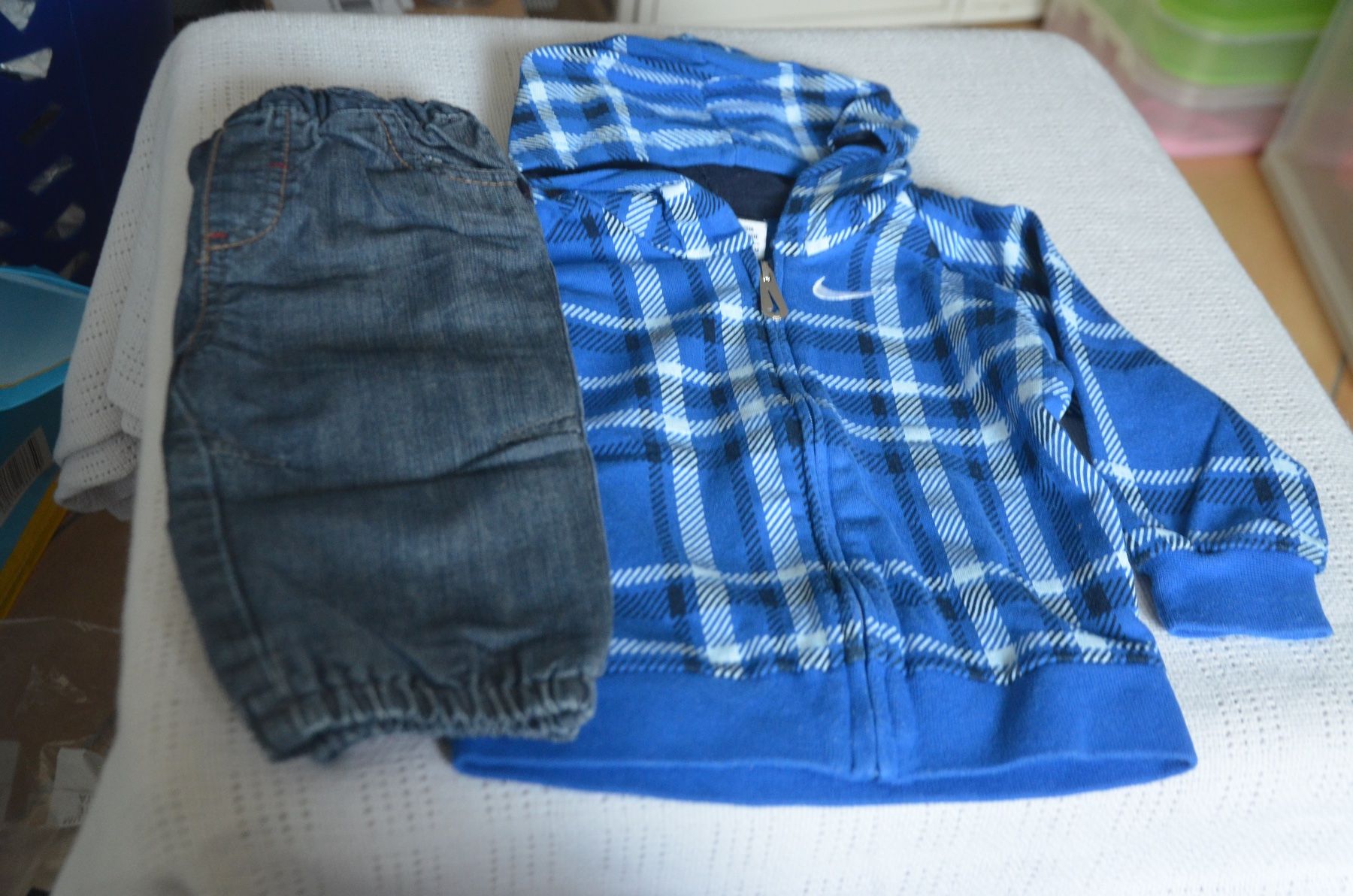 Lotti & Set di vestiti: TAILLE 68-74 - VESTE NIKE + HOSE – Usato da Chiasso venduto da Dolly015