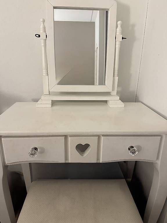 Tavoli da trucco: GRATIS White Dressing Table + Stool – Usato da Jona venduto da amy_pjw 3
