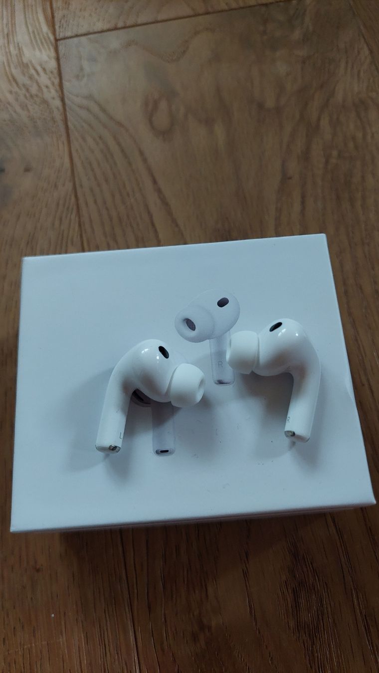 Apple Kopfhörer: In-ear Kopfhörer und Box – Defekt aus Bonaduz von namay2009 2
