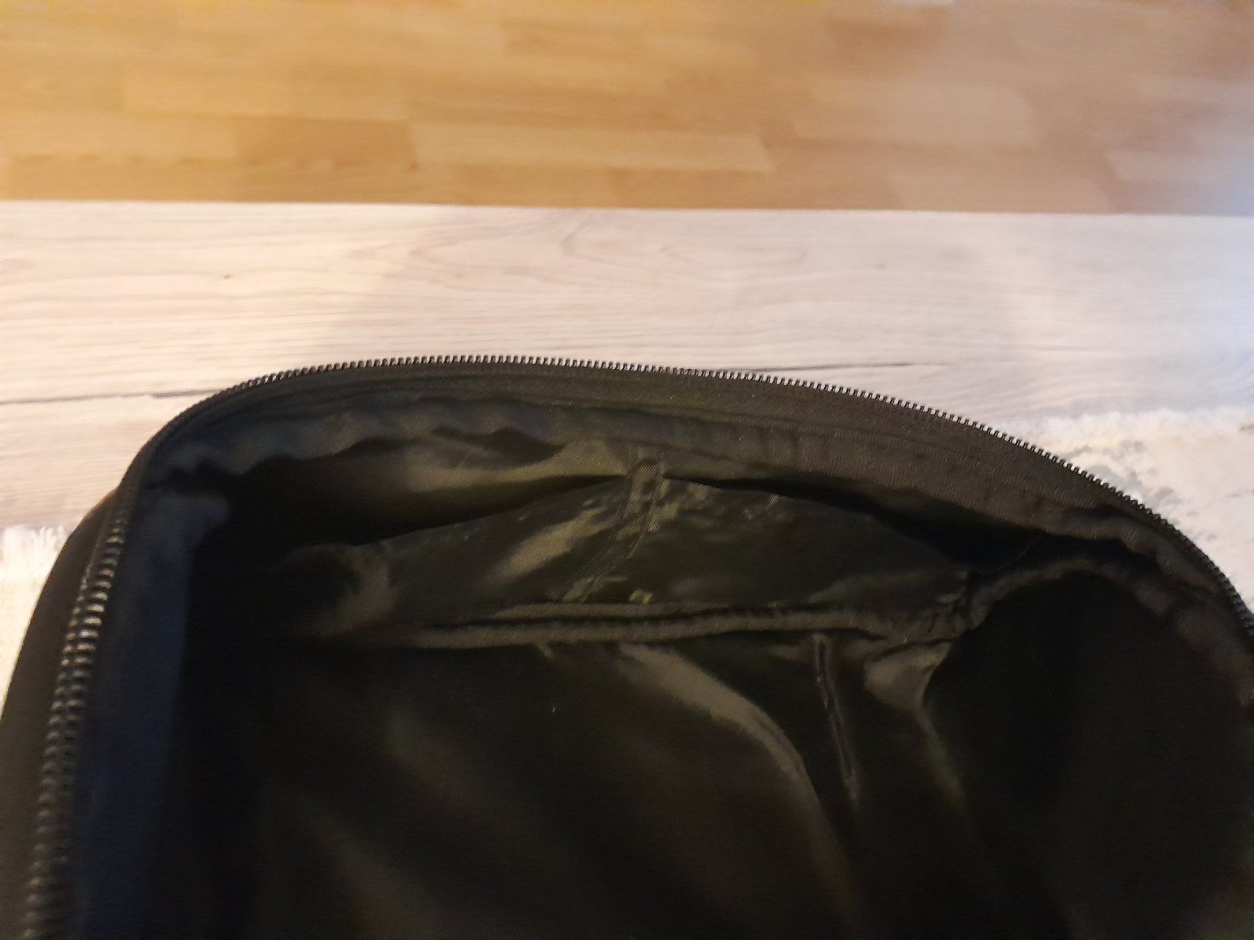 Custodie per cosmetici: Necessaire/ Kulturtasche Damen schwarz – Usato da Zürich venduto da Sustainability 7