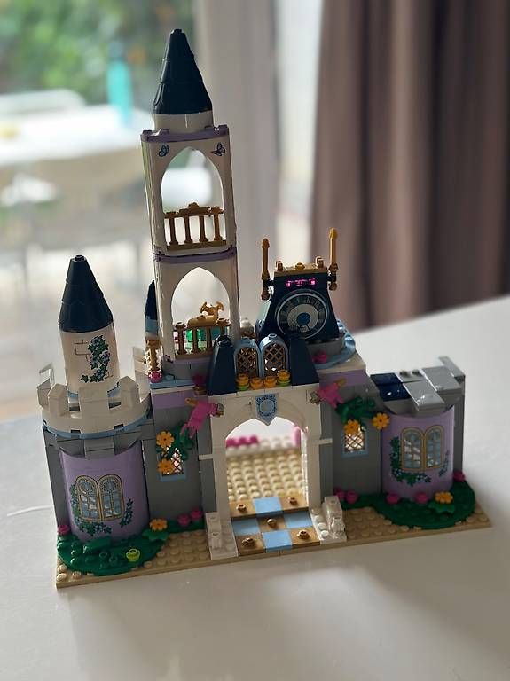 Kit di costruzioni: lego château de princesse  – Usato da Plan-les-Ouates venduto da emma1981 1