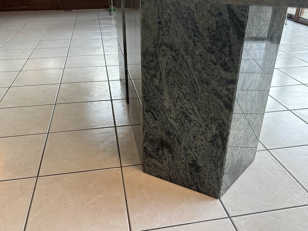 Tische: Table en marbre d'exception – Neu und originalverpackt aus Belfaux von ann_mn5t 2