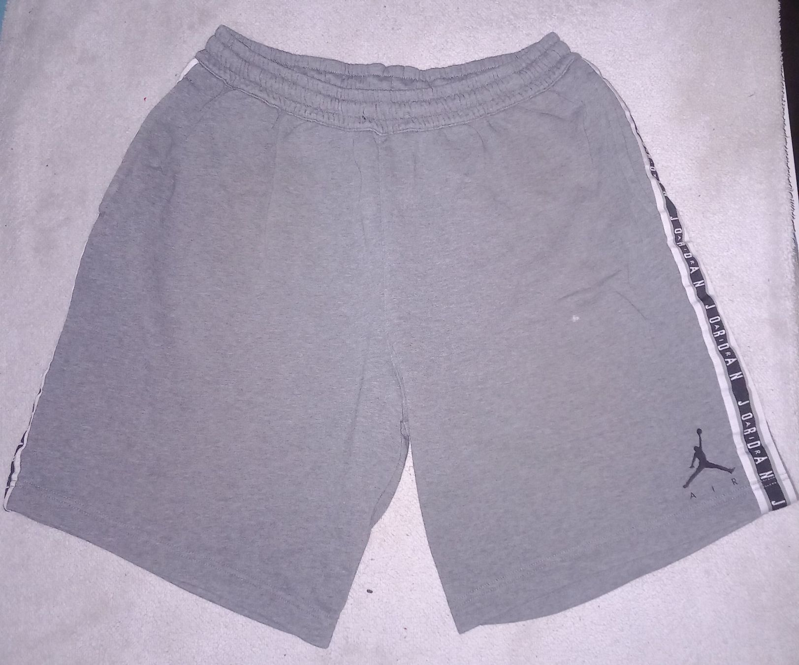 Jordan Pantaloni: Jordan shorts – Usato da Rapperswil SG venduto da Danii008