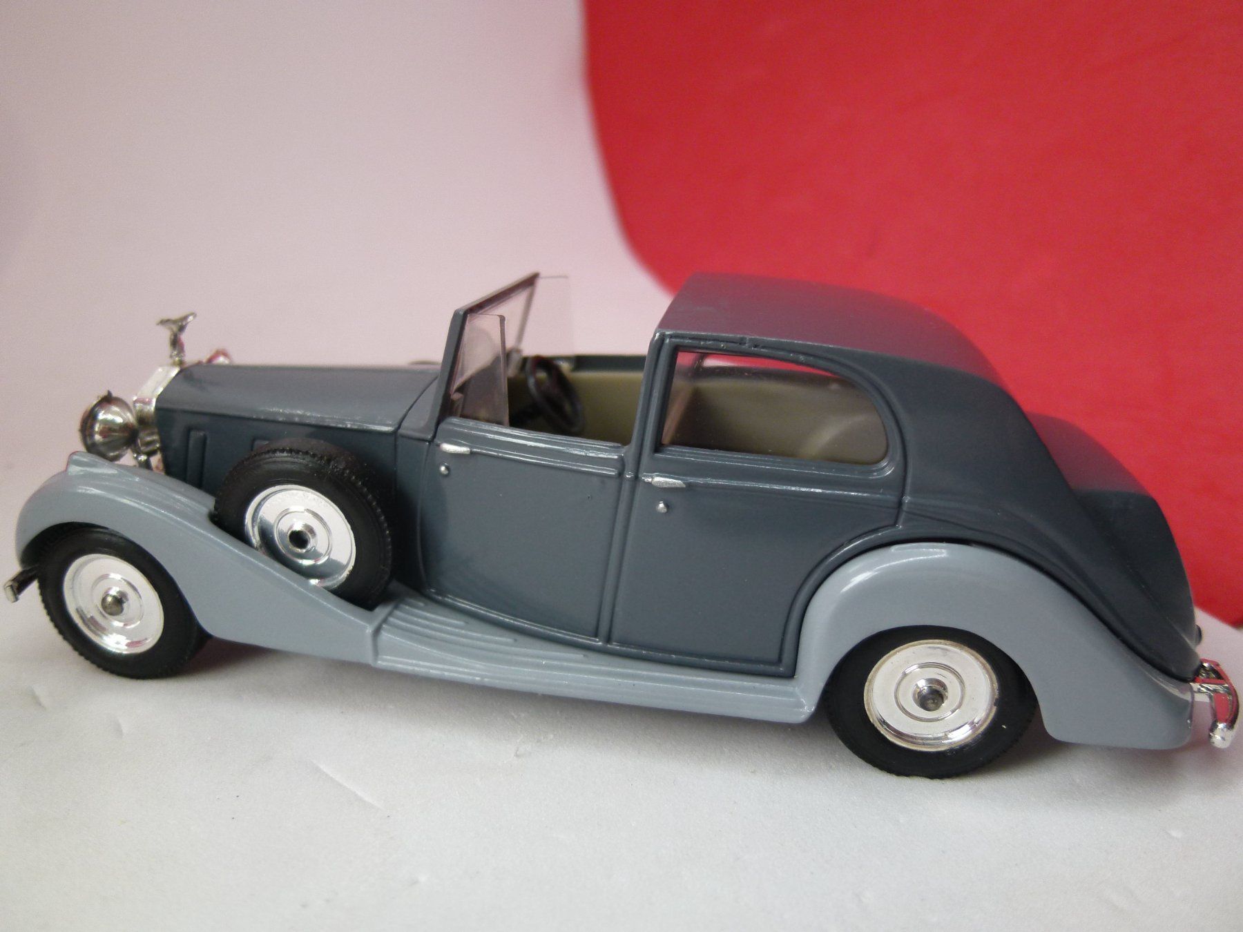 Rolls Royce Modellini d'auto: Rolls Royce Phantom III - dunkel -/hellgrau = selten – Usato da Reiden venduto da Aston2 1
