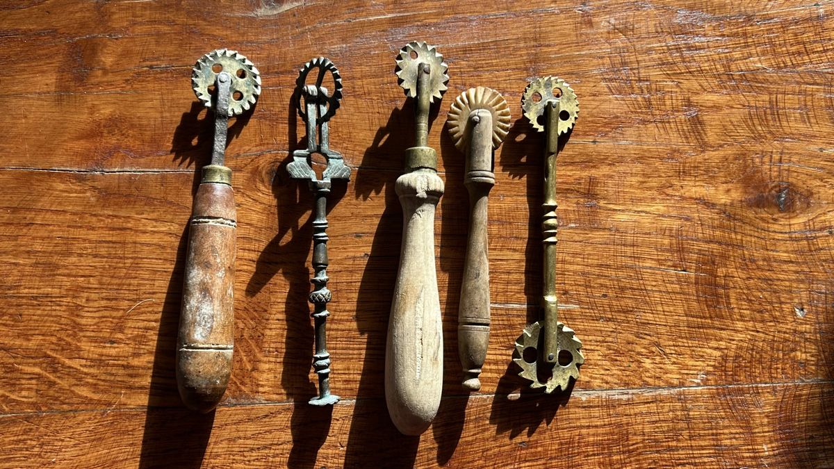 Elettrodomestici da cucina: Antikes Küchengerät Teigschneider Rädchen Sammlung – Usato da Riedholz venduto da Frettchen63