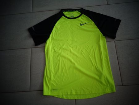 NIKE T-SHIRT GR.158/170  NEUWERTIG