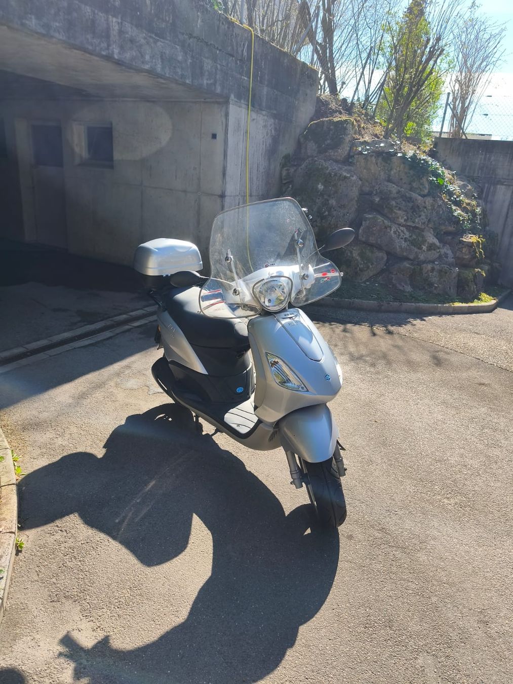 Piaggio Strada: Piaggio Fly 125, Topcase, 8577km – Usato da Safnern venduto da den_v6bt