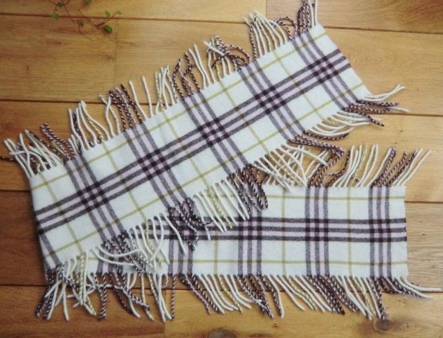 Burberry Foulards, Tücher & Schals: BURBERRY Châle long en laine – Gebraucht aus Zürich von Libraco