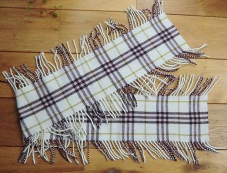 BURBERRY Châle long en laine