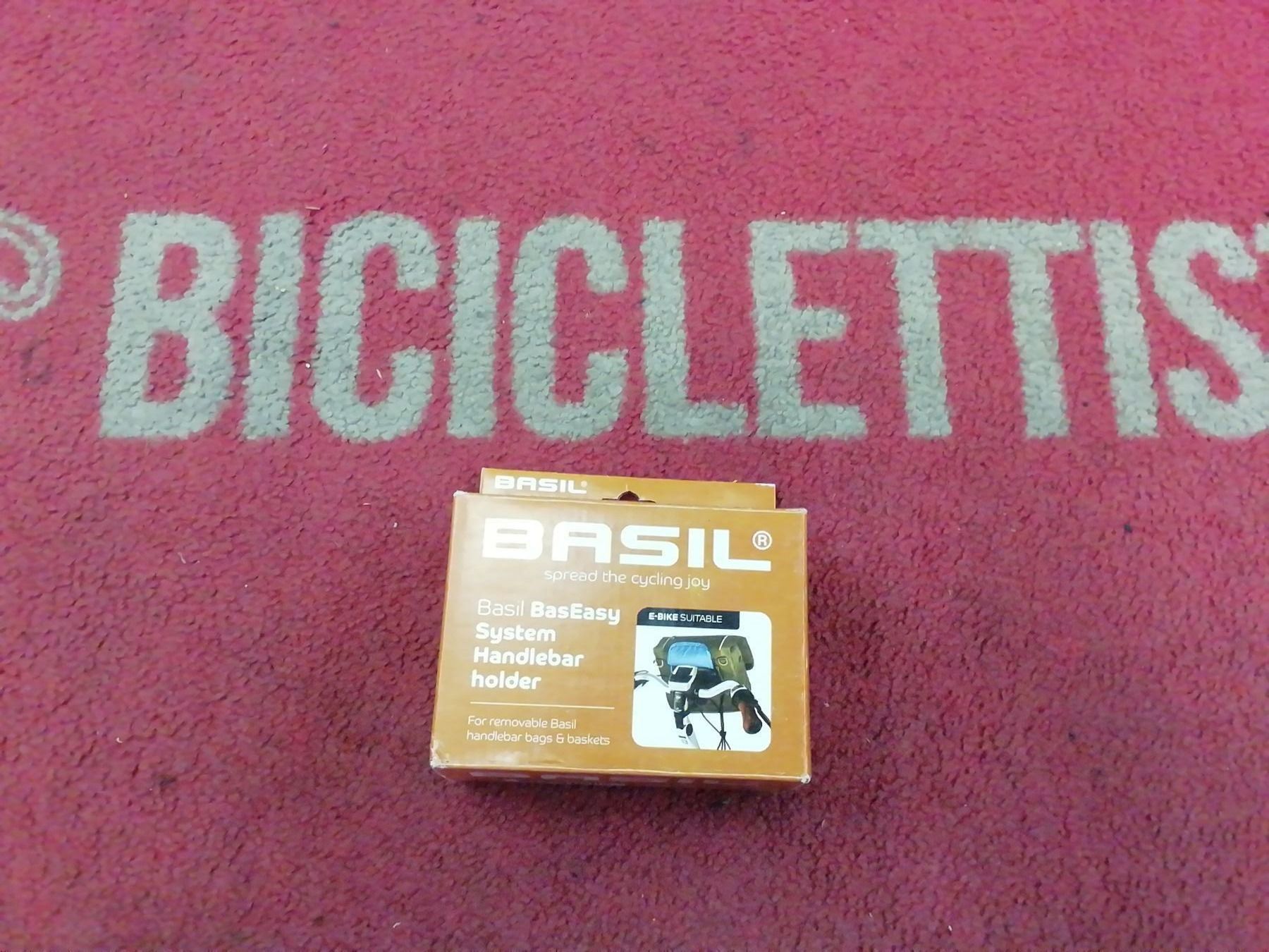 Supporti a parete: Halter für Körbe BASIL – Nuovo (secondo la descrizione) da Basel venduto da BICICLETTISTA 1
